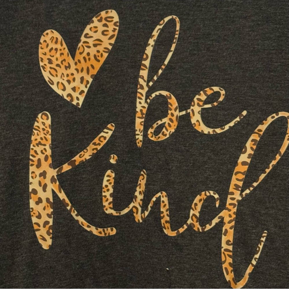 Be Kind Leopard Graphic Tee XL Gray Short Sleeve T-Shirt - Picture 2 of 4